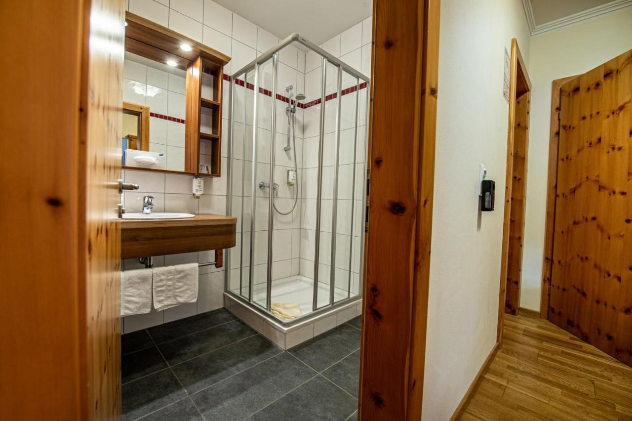 Hotel Raunig Бад Кляйнкирххайм Экстерьер фото